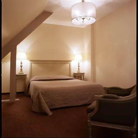 Antares & 3* La Riviere-Saint-Sauveur