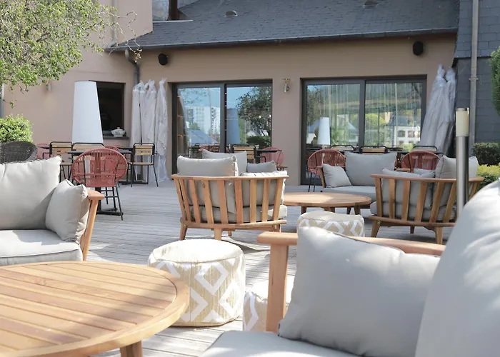 Antares & Szálloda La Rivière-Saint-Sauveur