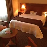 Hotel Antares & La Rivière-Saint-Sauveur