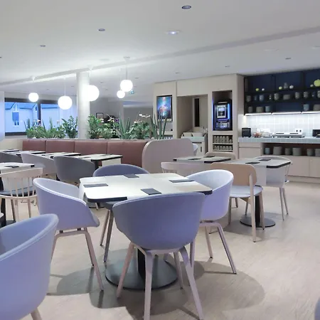 Antares & Ξενοδοχείο La Rivière-Saint-Sauveur