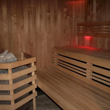 Antares & Ξενοδοχείο La Rivière-Saint-Sauveur