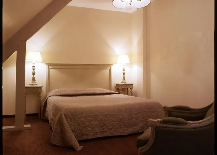 Antares & 3* La Riviere-Saint-Sauveur