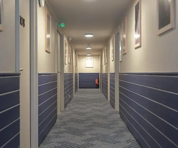 Antares & Hotel La Riviere-Saint-Sauveur